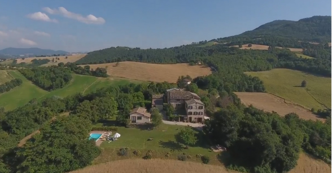 1468296860-alexander-klopping-drone-video-italie-vakantiehuis-mountainbike.jpg