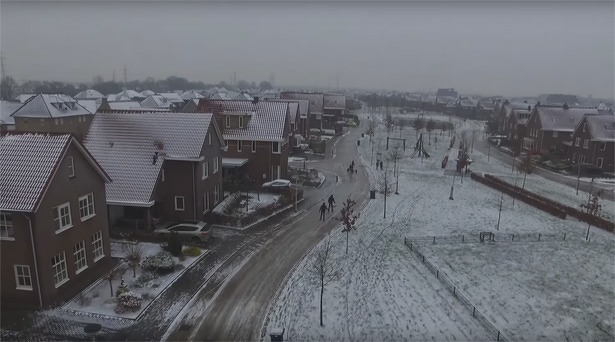 drone-assen-gefilmd-met-drone-dji-phantom-3-standard-marcuitassen-schaatsen-op-straat-2016