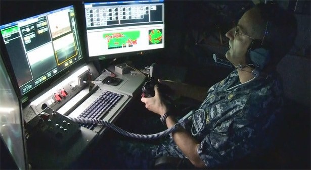 us-navy-laser-drone-piloot